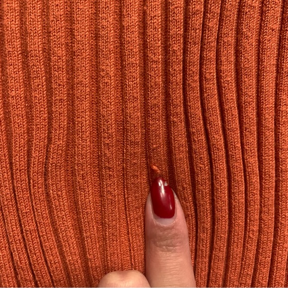 🎀Burnt Orange Ribbed V neck Sweater - Picture 7 of 9